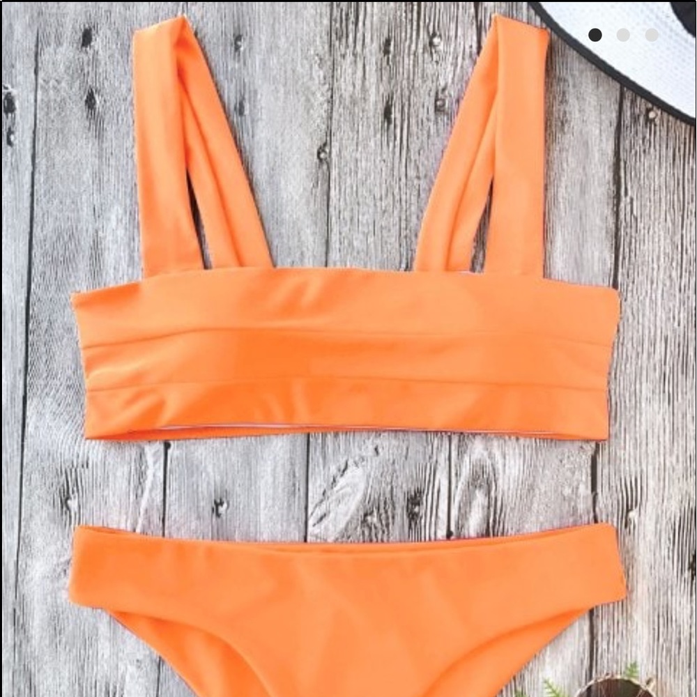 ISO this bikini in Small or Medium !!